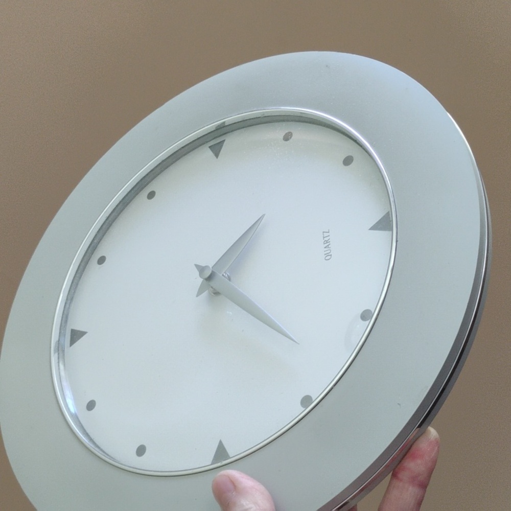 Beige BASIC QUARTZ  WALL CLOCK Band Of Silver All Around Edge